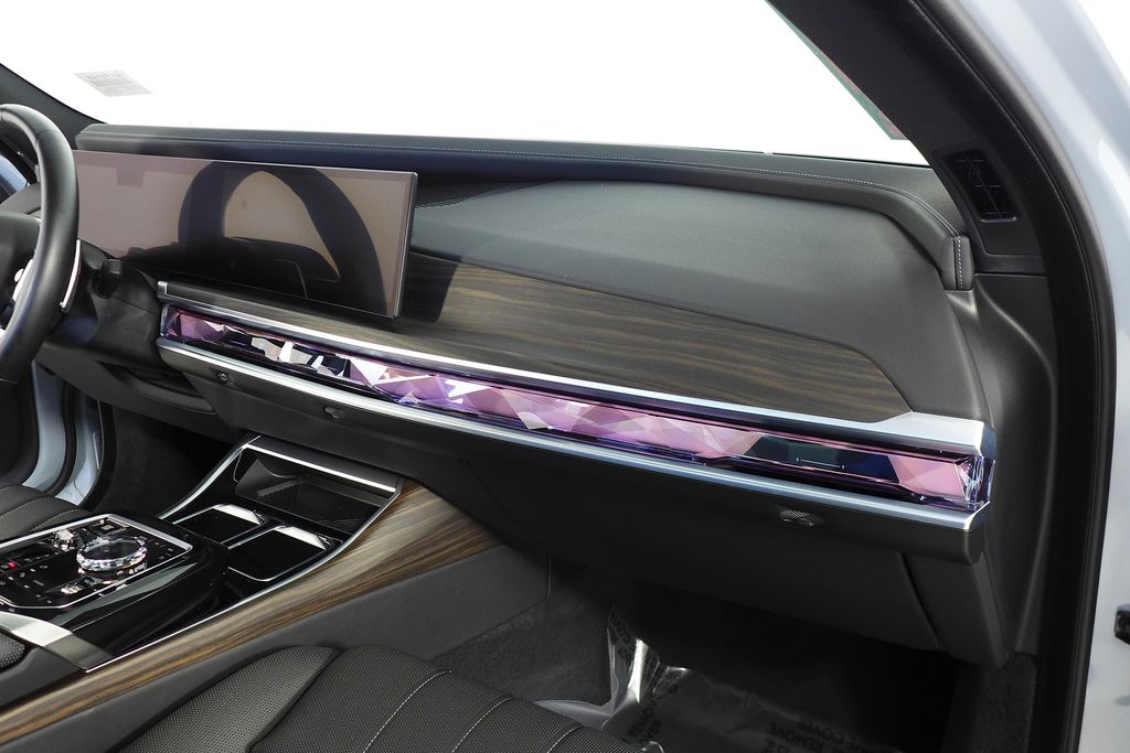 Thumbnail: 2024 BMW 7 Series - 14