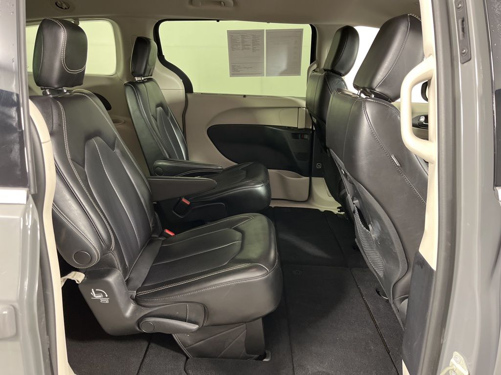 2023 Chrysler Pacifica Touring L 11