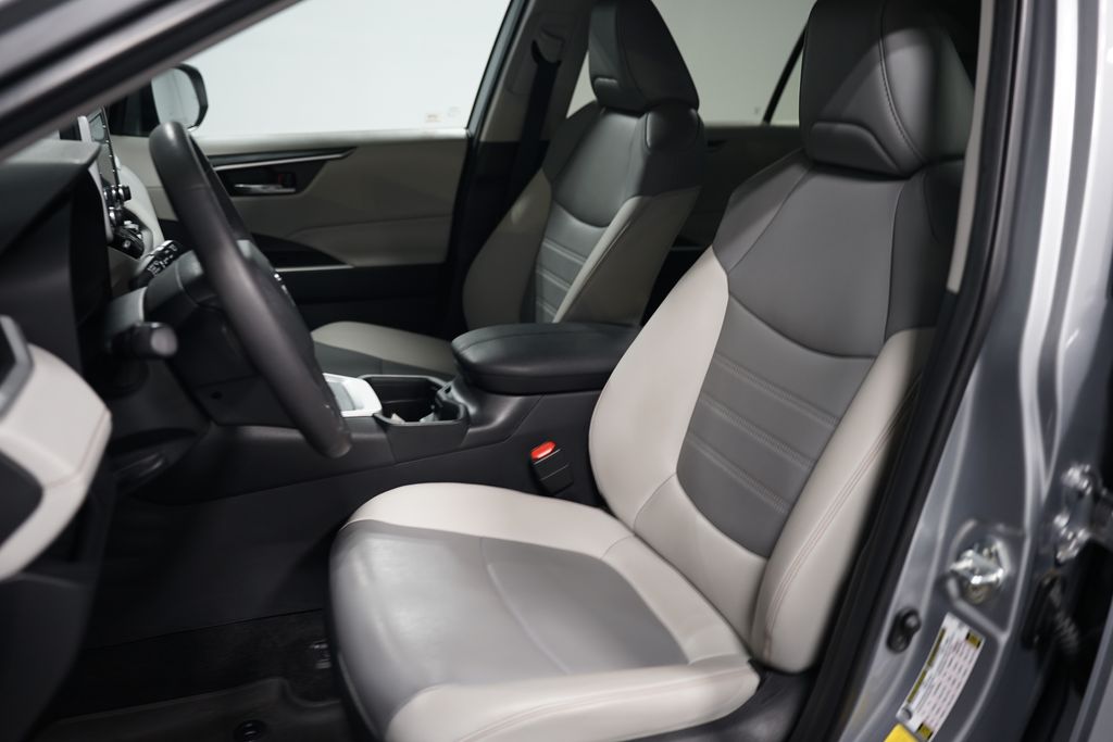 2021 Toyota RAV4 XLE Premium 6