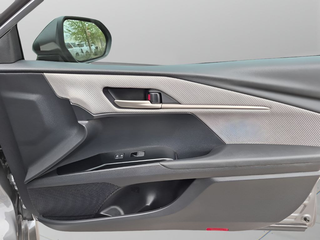 Used 2025  Toyota SE image 13