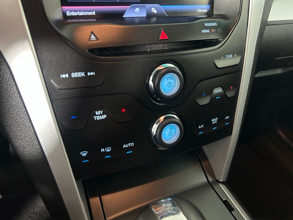 Used 2013 Black Ford XLT image 9