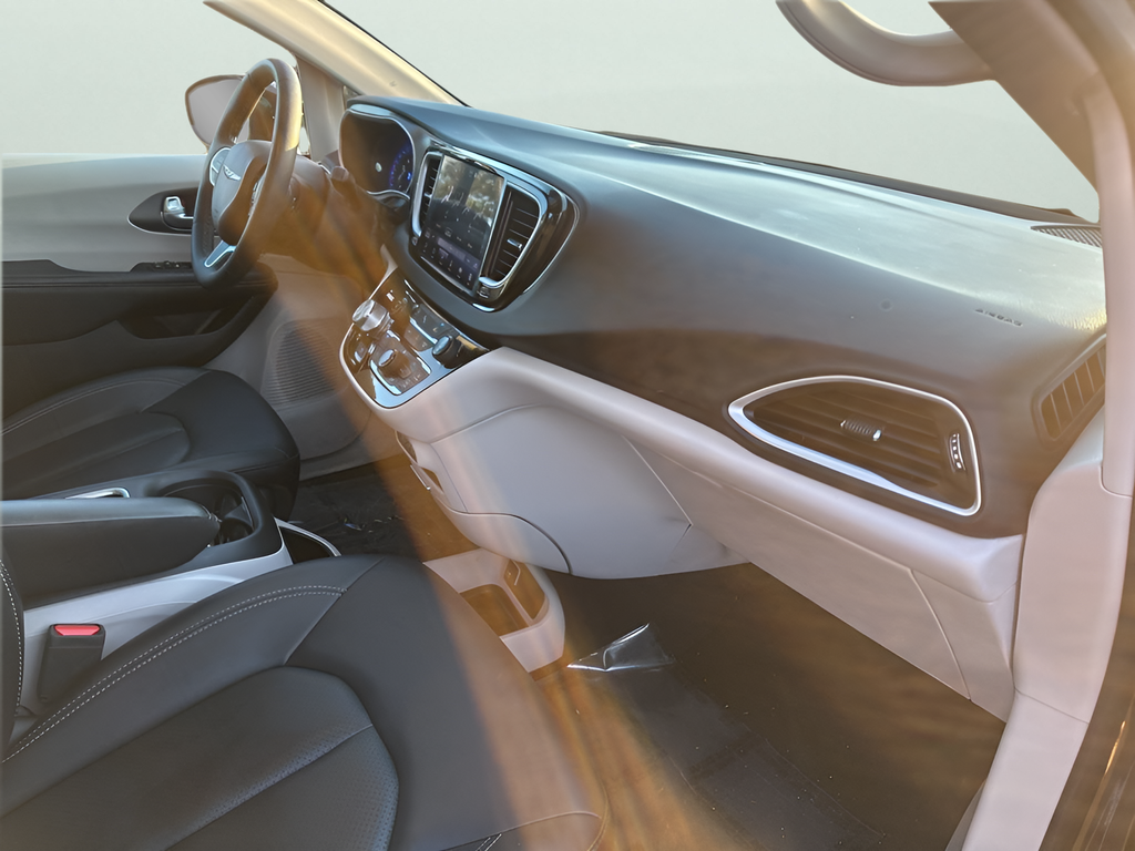 Used Car 2024 Chrysler Pacifica  Touring L For Sale Under $30,000 In Austin, Texas