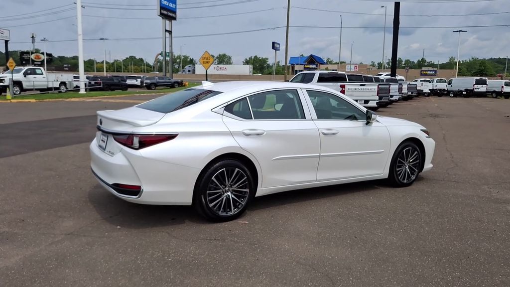 Used 2022 Lexus ES Sedan