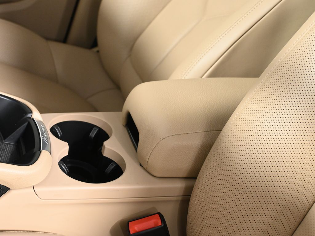 Thumbnail: 2025 Porsche Macan - 29