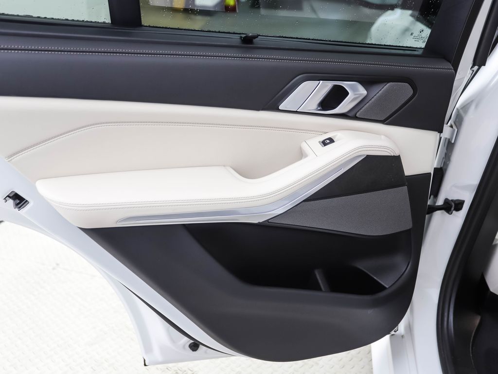 Thumbnail: 2024 BMW X5 - 19