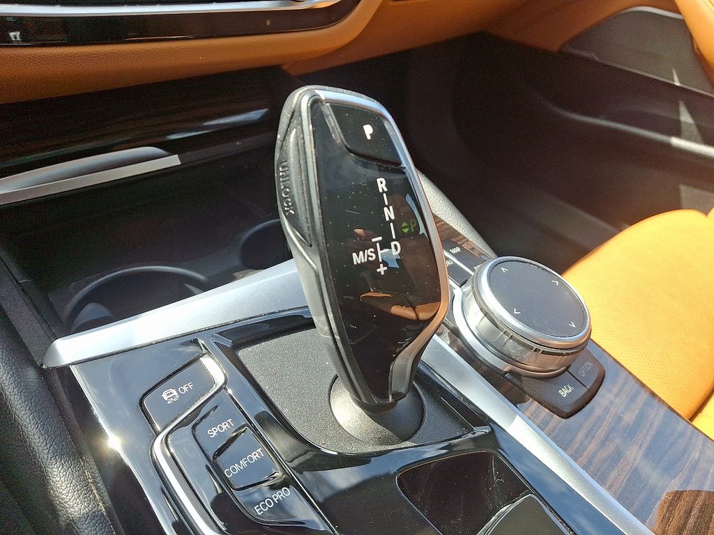 2022 BMW 5 Series 530i xDrive 16
