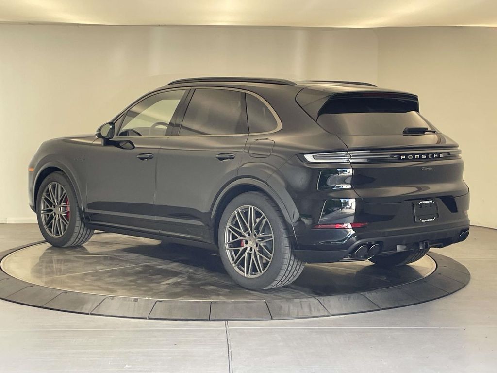 2025 Porsche Cayenne Turbo E-Hybrid - 2