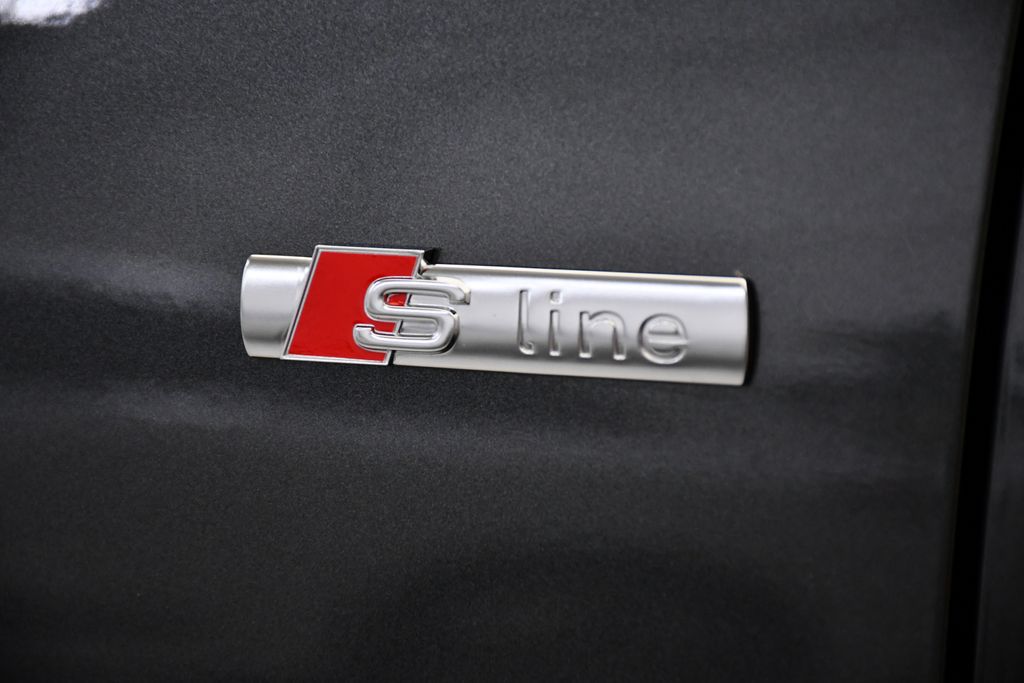 Thumbnail: 2025 Audi Q3 - 11