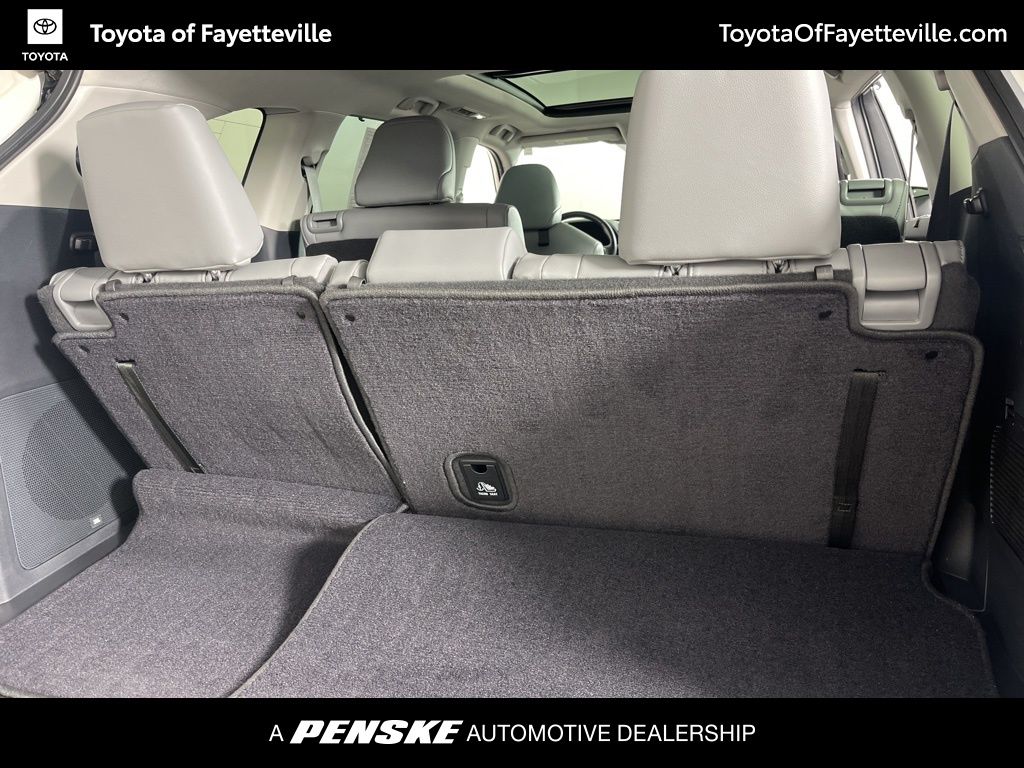 Thumbnail: 2021 Toyota Highlander - 12