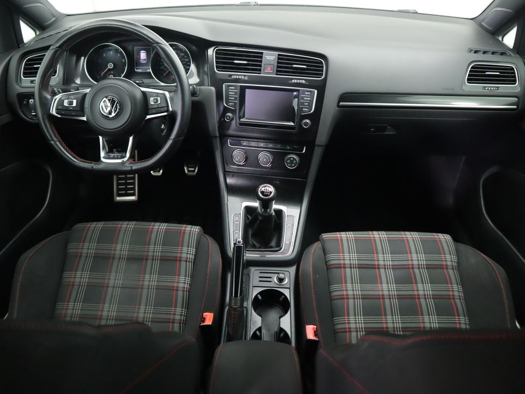 Thumbnail: 2015 Volkswagen Golf - 13