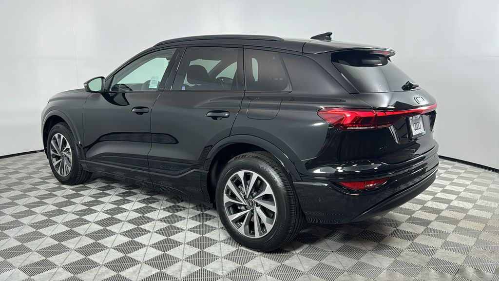 Thumbnail: 2025 Audi Q6 e-tron - 3