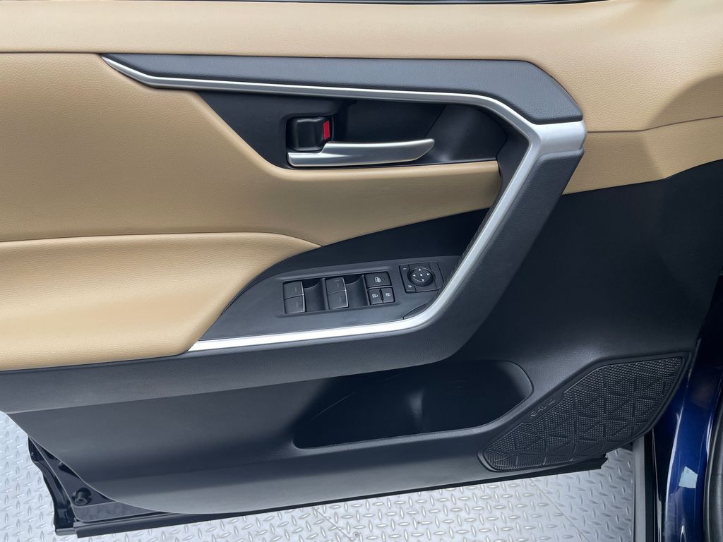 Thumbnail: 2024 Toyota RAV4 - 9