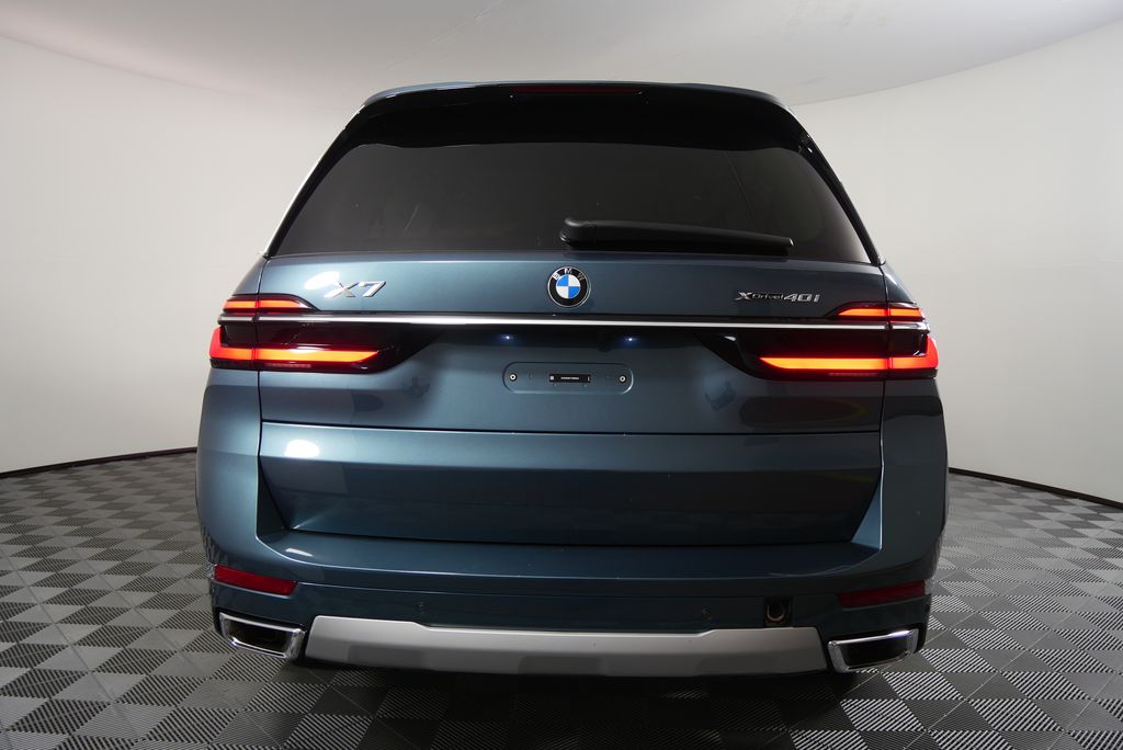 Thumbnail: 2026 BMW X7 - 4