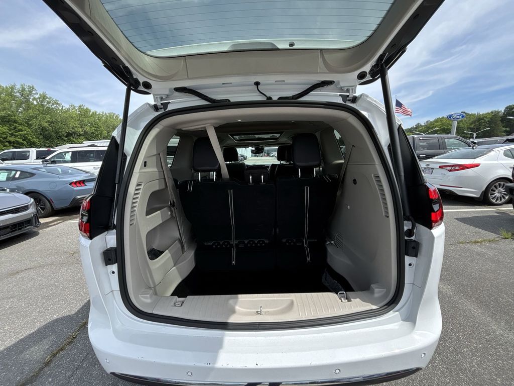 Used 2024 White Chrysler Limited image 21