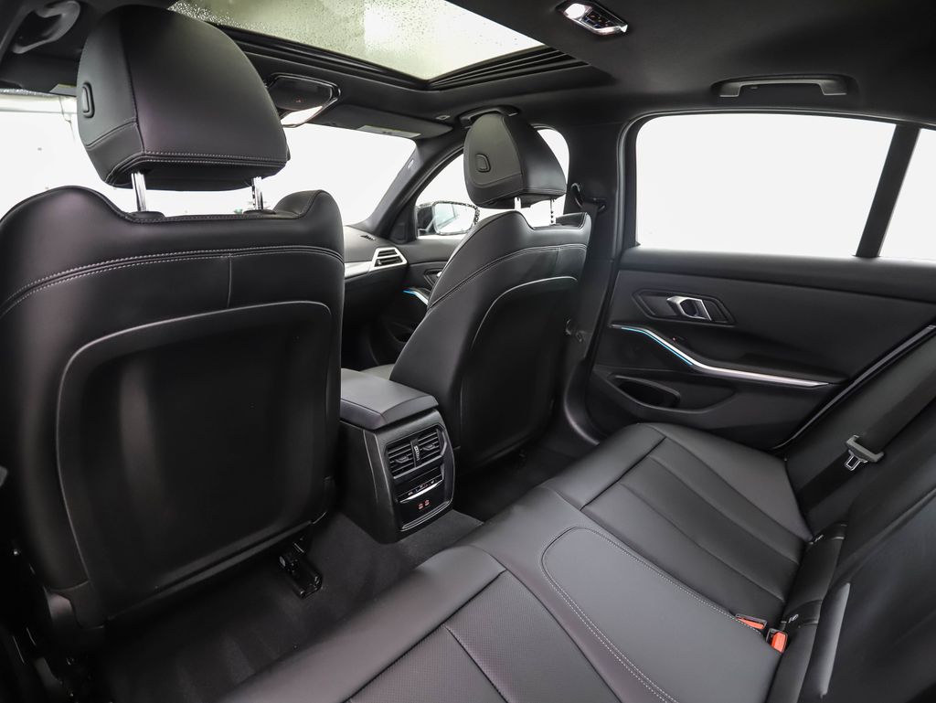 Thumbnail: 2025 BMW 3 Series - 21