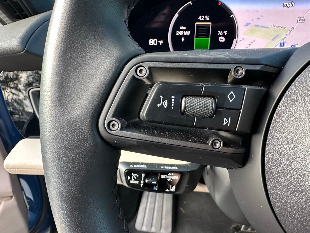 Thumbnail: 2025 Porsche Taycan - 18