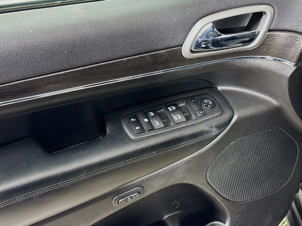 Thumbnail: 2018 Jeep Grand Cherokee - 17