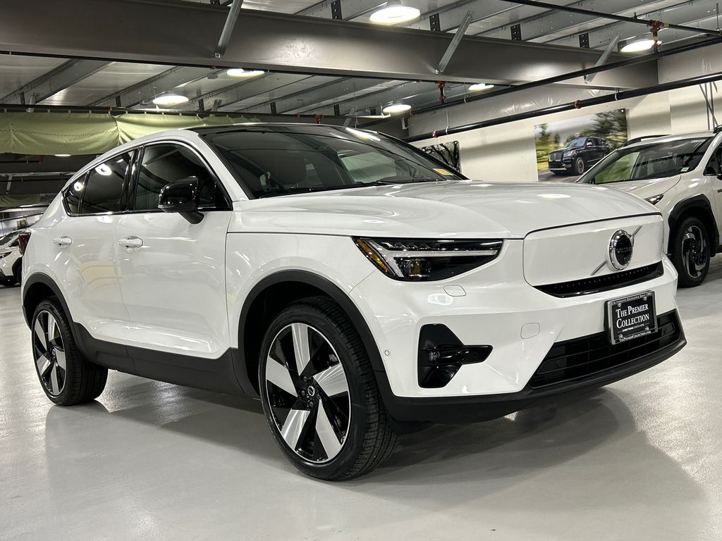 Crystal White Metallic 2023 Volvo C40 Recharge Twin Ultimate eAWD SUV / Crossover All-Wheel Drive 1-Speed Automatic