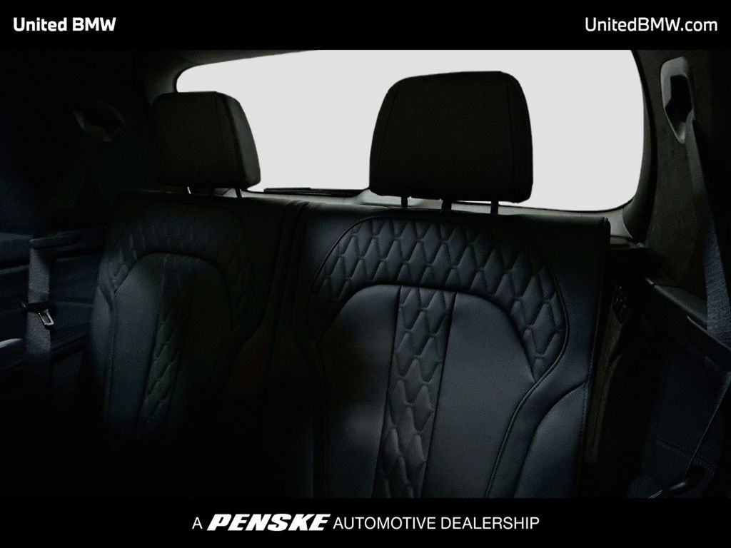 Thumbnail: 2027 BMW X7 - 14