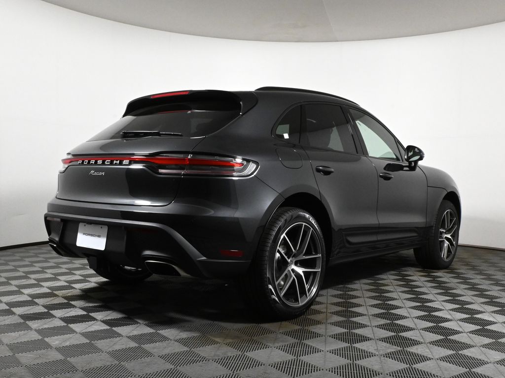 Thumbnail: 2026 Porsche Macan - 7