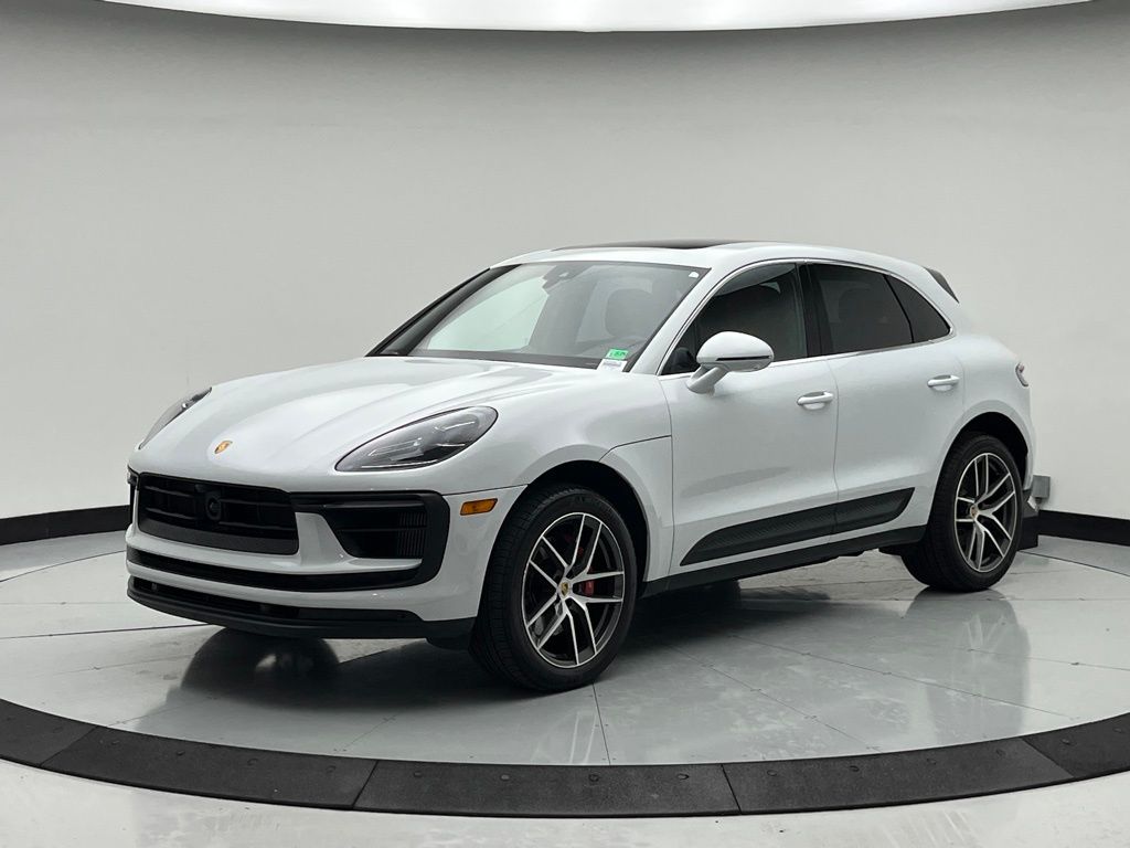 Thumbnail: 2024 Porsche Macan - 1