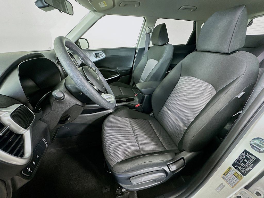 2025 Kia Soul LX - Photo 24