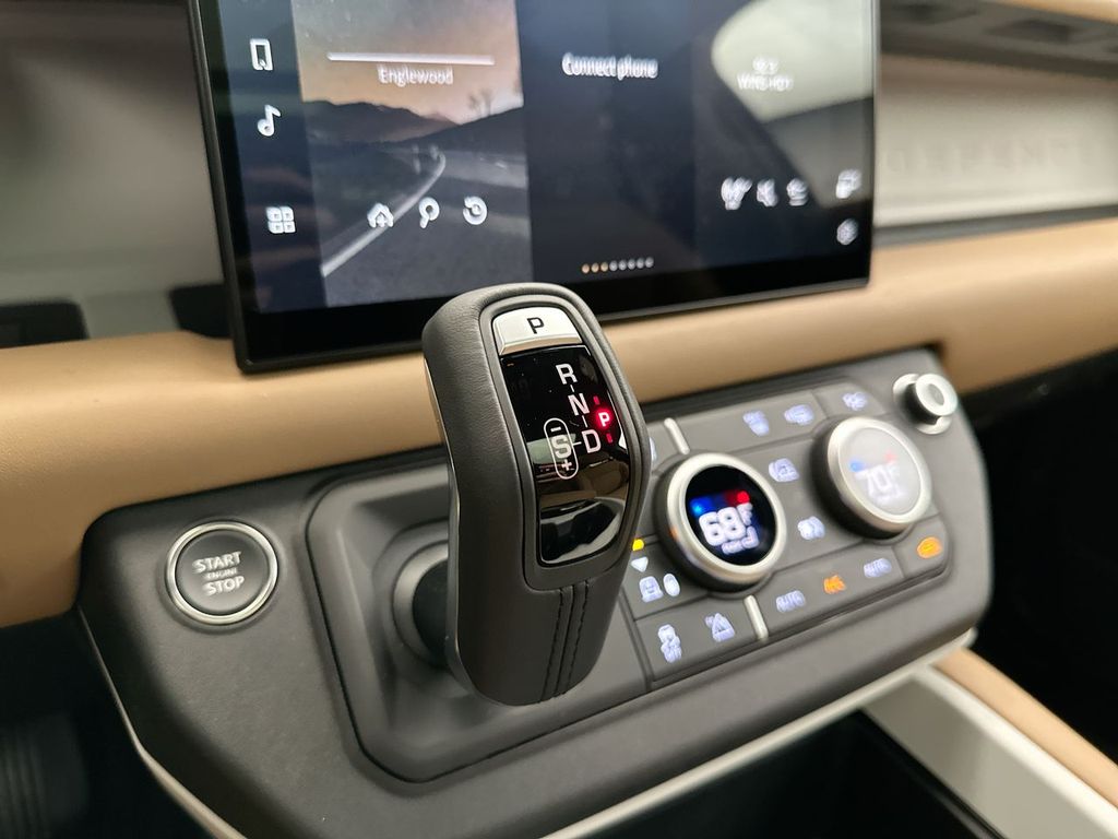 2025 Land Rover Defender 110 11
