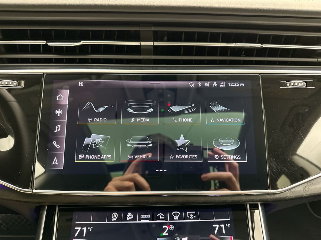 Thumbnail: 2022 Audi Q8 - 14