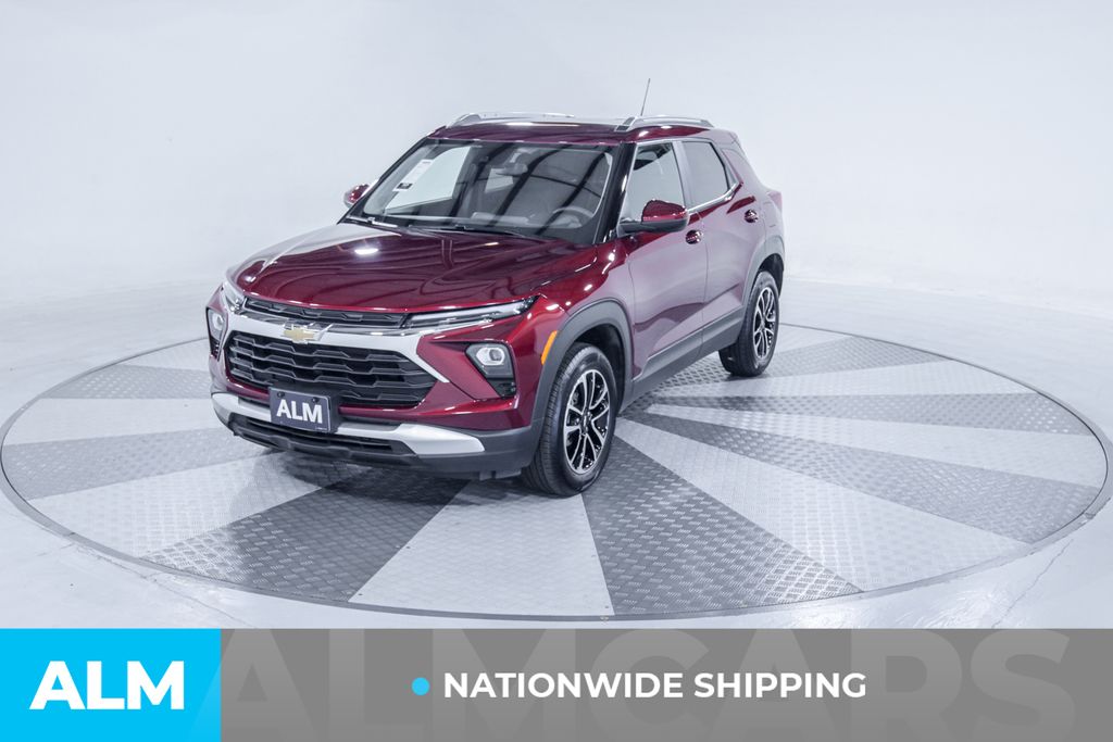 2025 Chevrolet Trailblazer LT photo 2