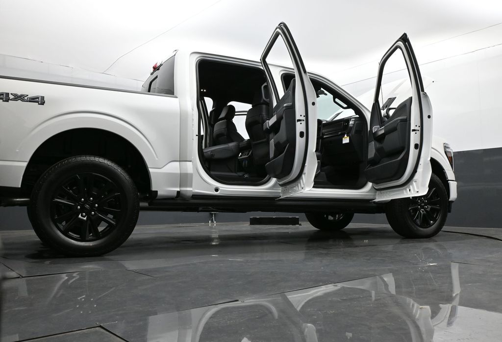2025 Ford F-150 Platinum photo 32