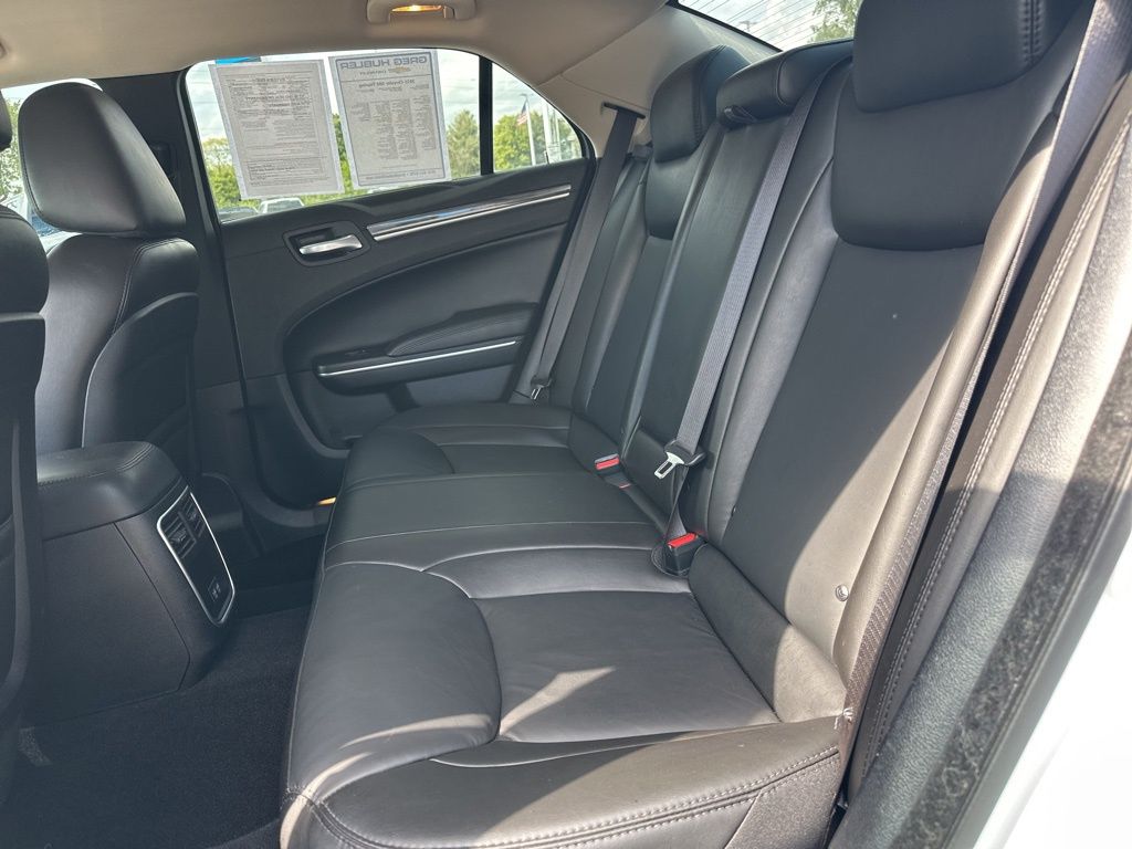 2021 Chrysler 300 Touring photo