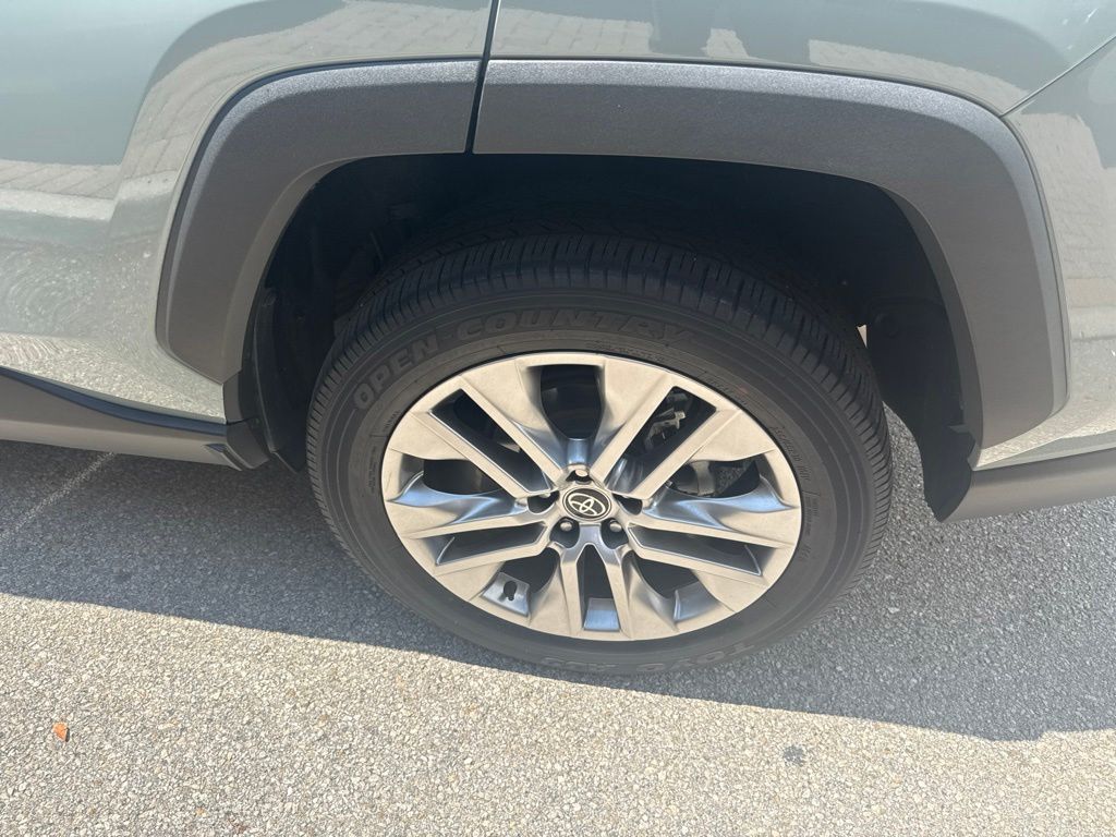 Used 2022 Gray Toyota XLE Premium image 6