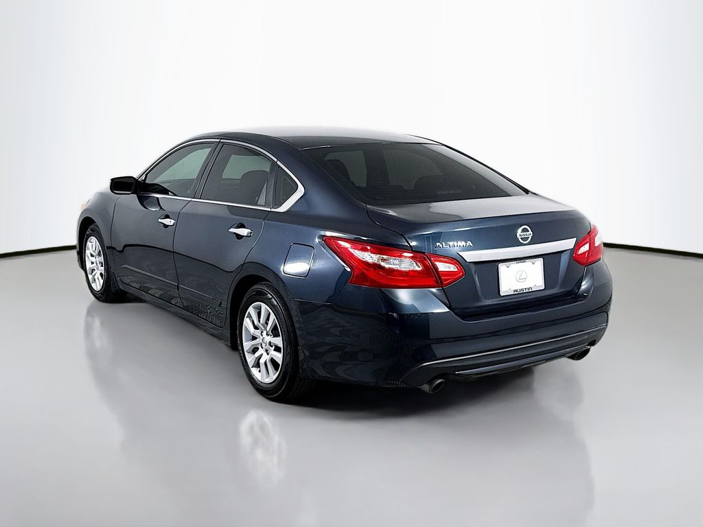 Thumbnail: 2017 Nissan Altima - 7