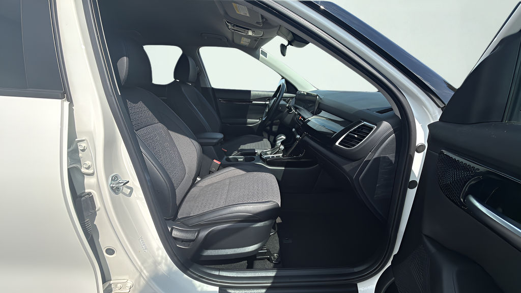 Used 2025 Kia Seltos SUV