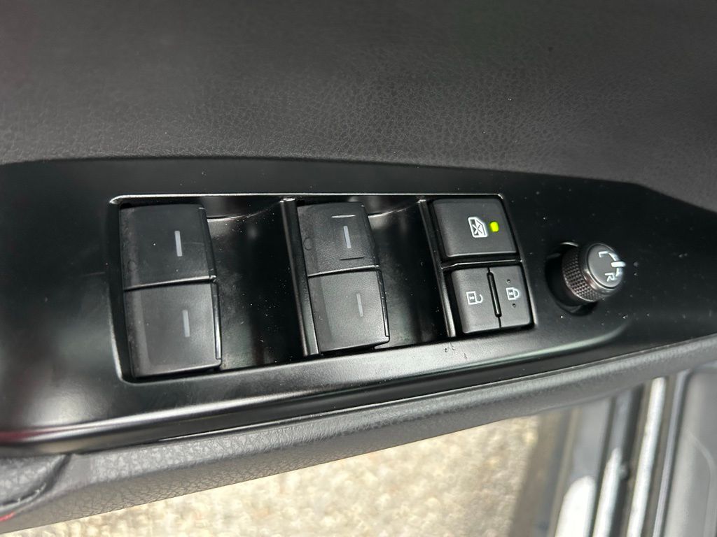 Thumbnail: 2025 Toyota Camry - 17