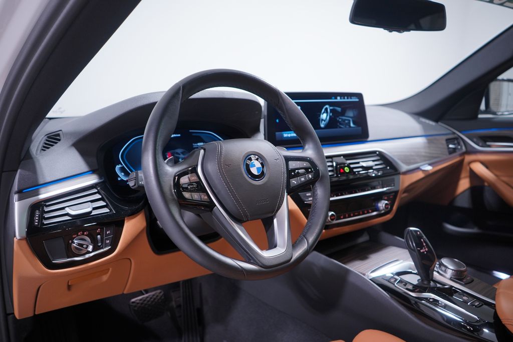 Thumbnail: 2023 BMW 5 Series - 6