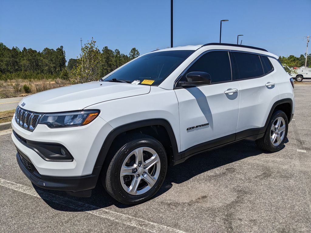 Bright White Clearcoat 2023 Jeep Compass Latitude 4WD SUV / Crossover Four-Wheel Drive 8-Speed Automatic