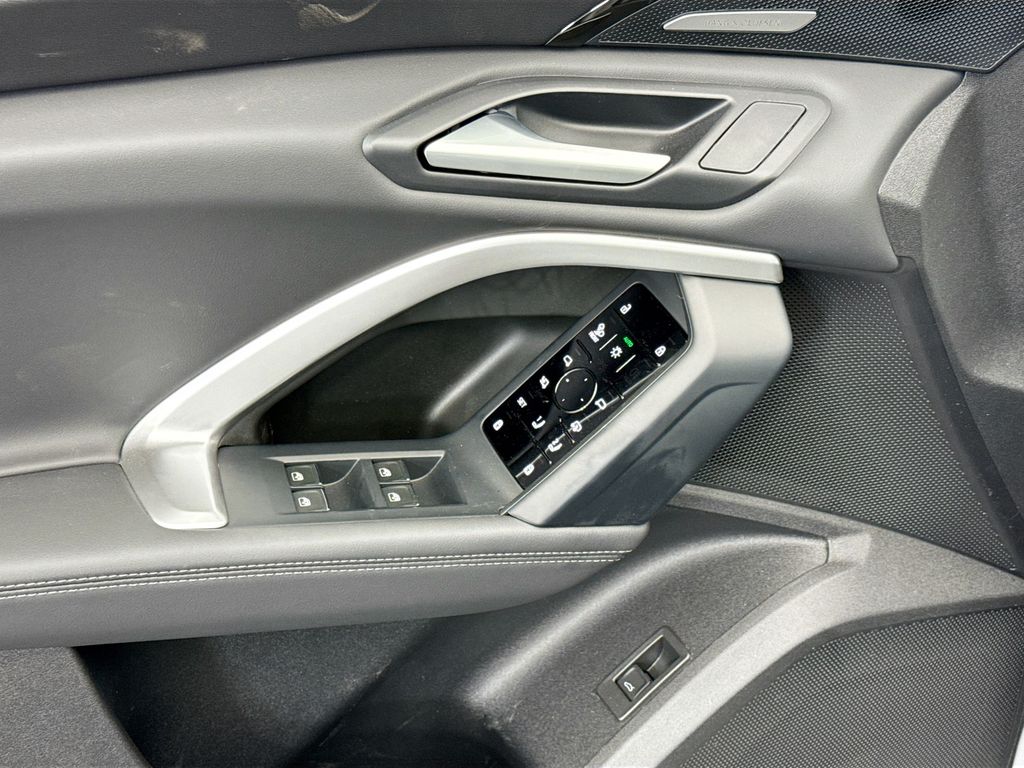 Thumbnail: 2025 Audi Q5 - 24