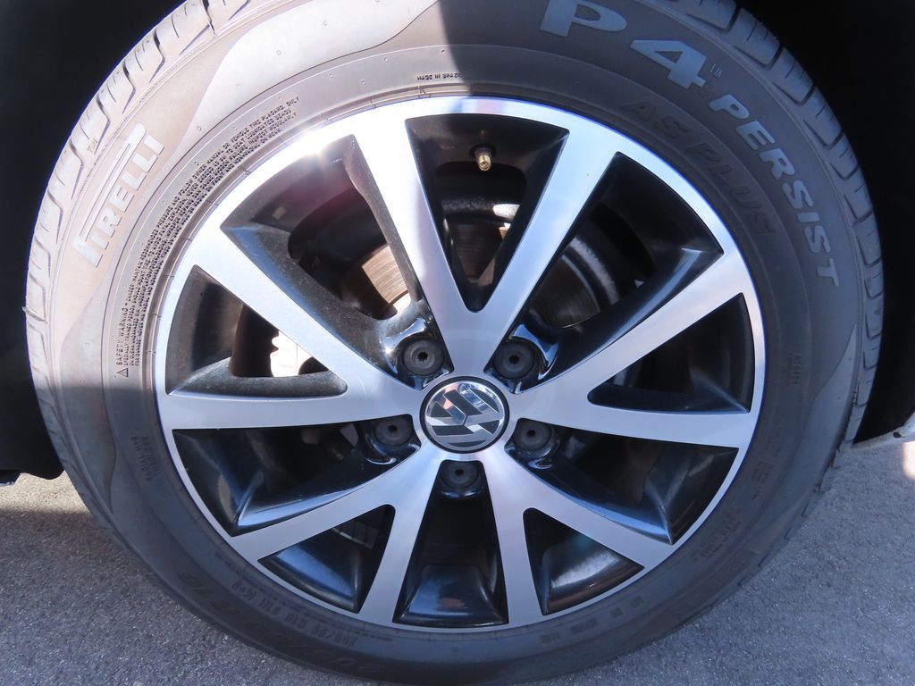 Thumbnail: 2016 Volkswagen Jetta - 16