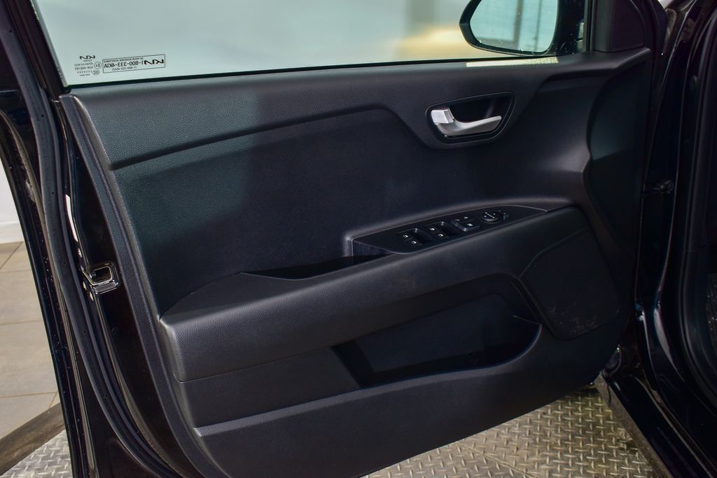 Thumbnail: 2023 Kia Rio - 10