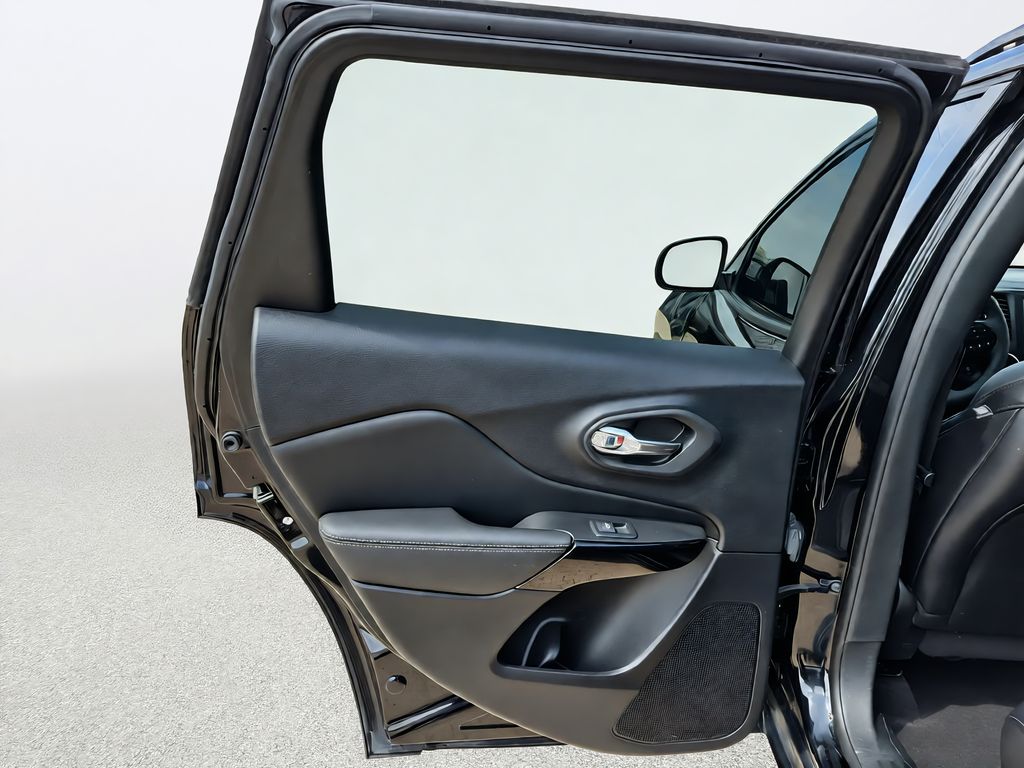 2023 Jeep Cherokee Altitude Black at Community Toyota