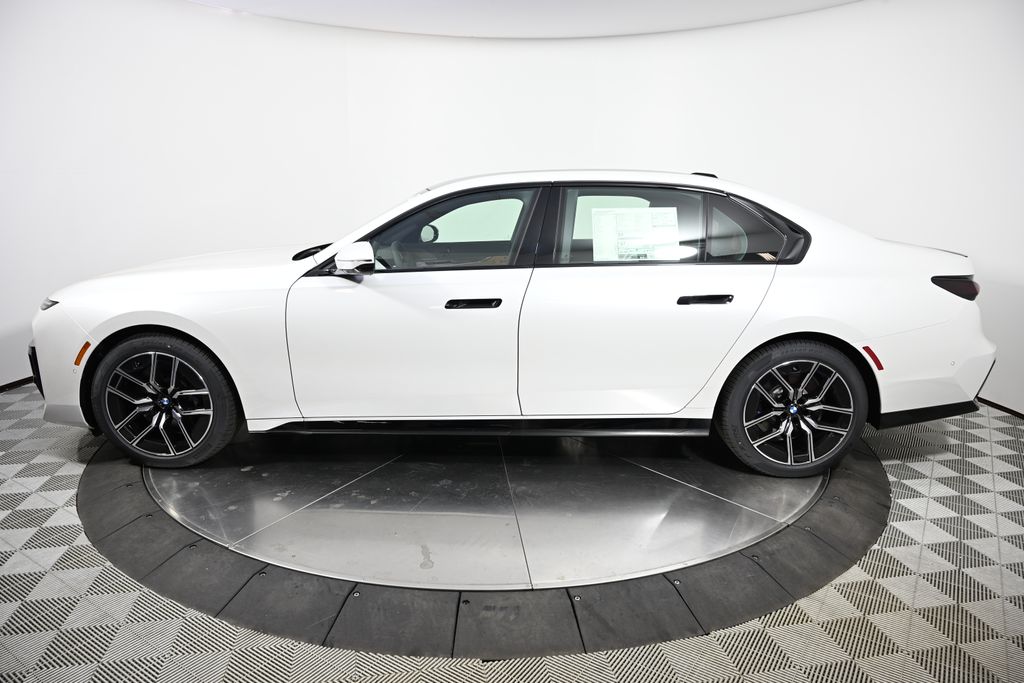 Thumbnail: 2026 BMW 7 Series - 2
