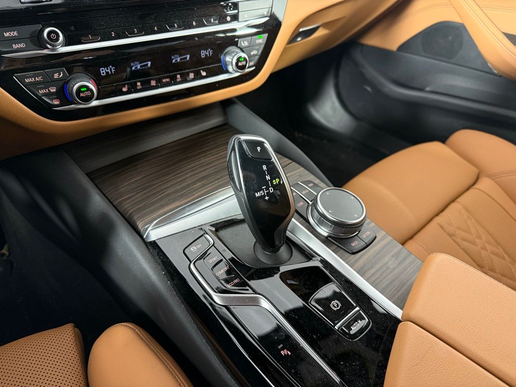 Thumbnail: 2023 BMW 5 Series - 16