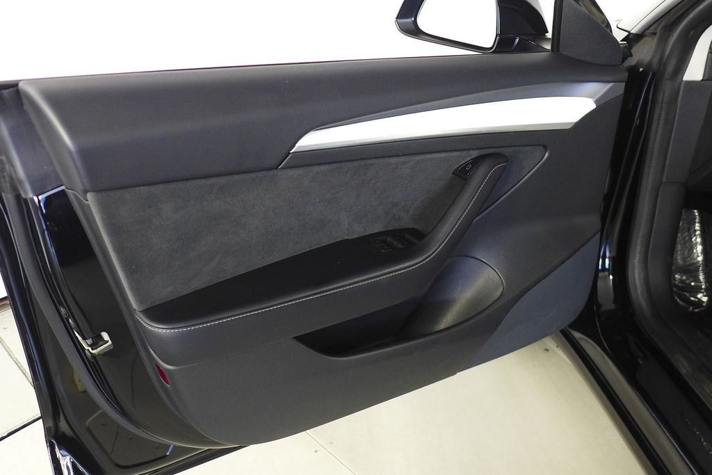 Thumbnail: 2021 Tesla Model 3 - 11