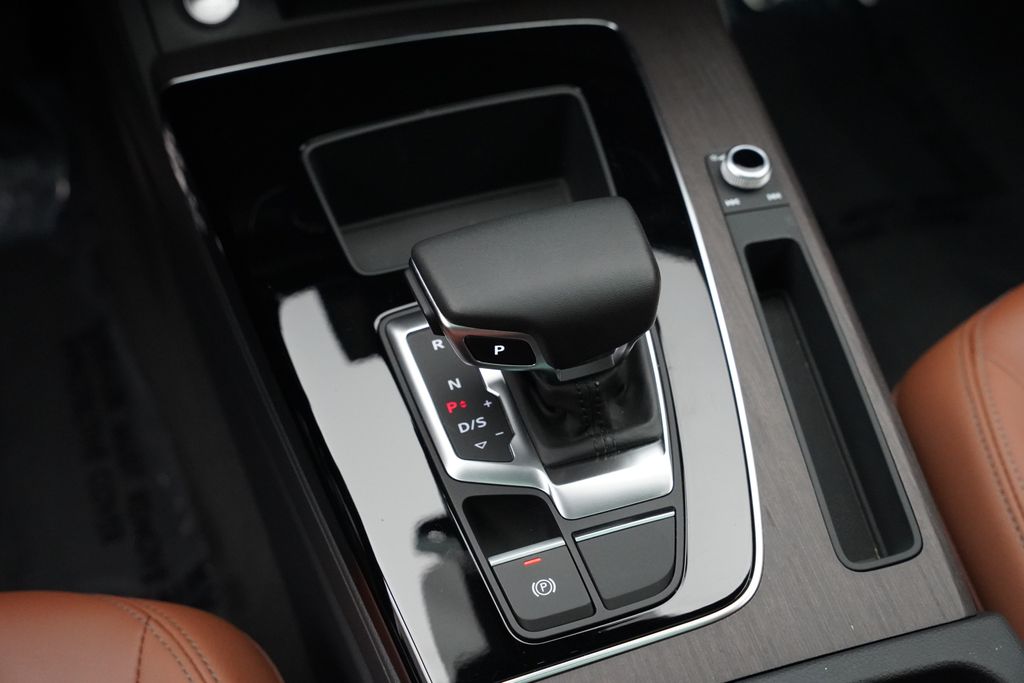 Thumbnail: 2023 Audi Q5 - 12