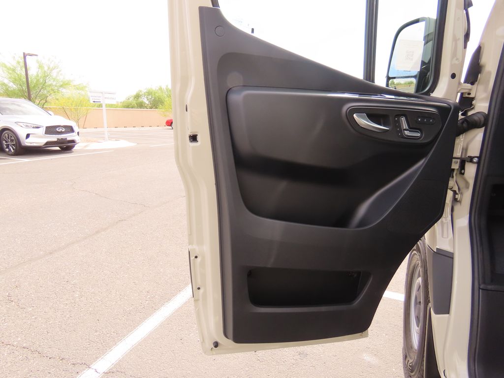 2025 Mercedes-Benz Sprinter 2500 22