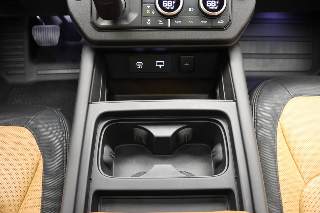 Thumbnail: 2024 Land Rover Defender - 25
