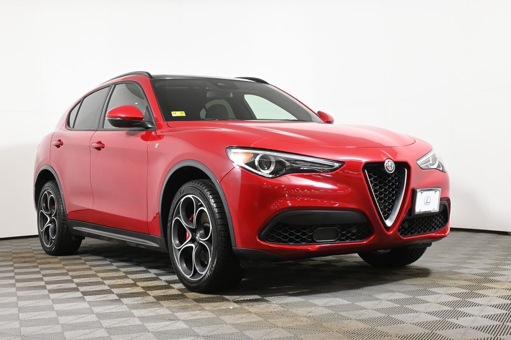Thumbnail: 2022 Alfa Romeo Stelvio - 10