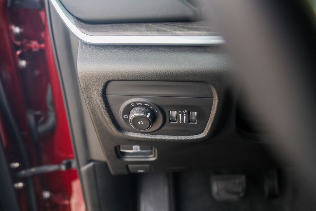 Used Car 2022 Jeep Grand Cherokee  Overland For Sale Under $35,000 In Austin, Texas