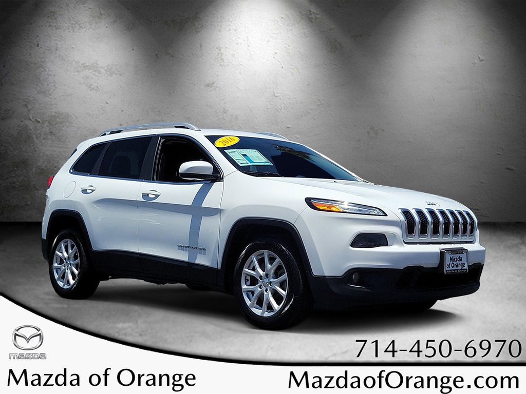 Bright White Clearcoat 2016 Jeep Cherokee Latitude FWD SUV / Crossover Front-Wheel Drive 9-Speed Automatic